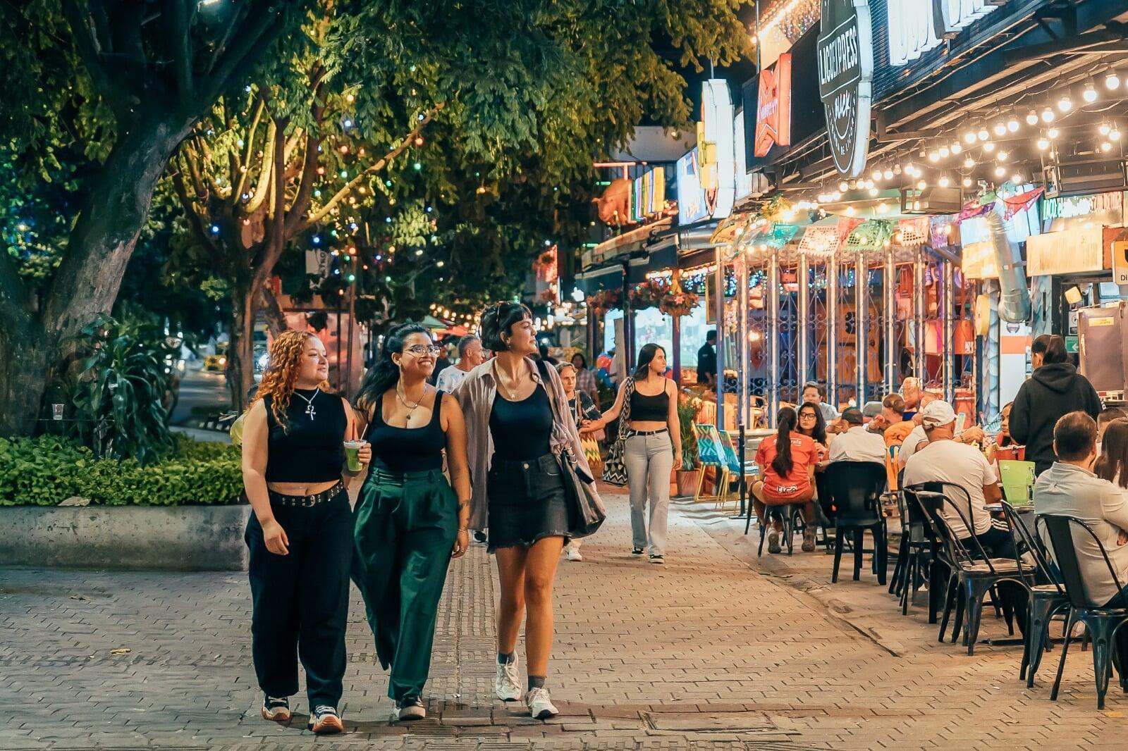 El Día del Padre y el Mundial de Fútbol impulsan el comercio y dinamizan la economía en Medellín y Antioquia